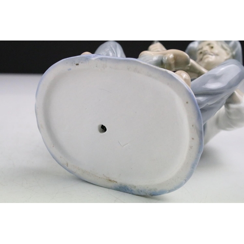 95 - Collection of 11 porcelain figures to include Lladro & Nao, featuring Lladro 4568 Shepherdess with D... 