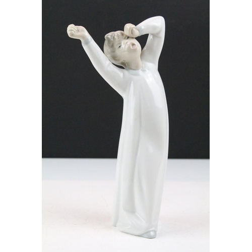 95 - Collection of 11 porcelain figures to include Lladro & Nao, featuring Lladro 4568 Shepherdess with D... 