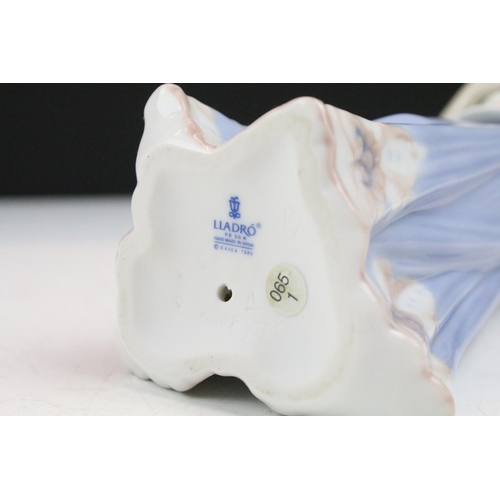 95 - Collection of 11 porcelain figures to include Lladro & Nao, featuring Lladro 4568 Shepherdess with D... 