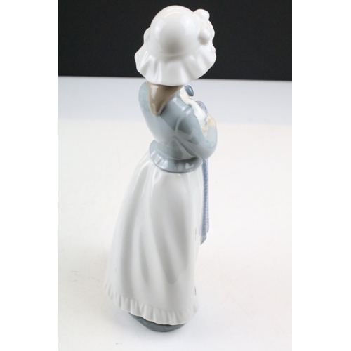 95 - Collection of 11 porcelain figures to include Lladro & Nao, featuring Lladro 4568 Shepherdess with D... 