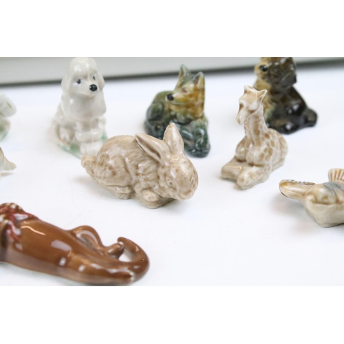 98 - Group of Carlton Ware lustre ware to include a 'walking ware' tea set for one, together with a colle... 