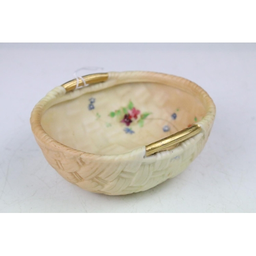 101 - Mixed lot of Antique Ceramics including Worcester Ribbed Tea Bowl, 19th century Copeland Imari and G... 