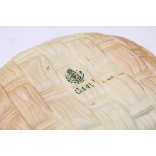 101 - Mixed lot of Antique Ceramics including Worcester Ribbed Tea Bowl, 19th century Copeland Imari and G... 