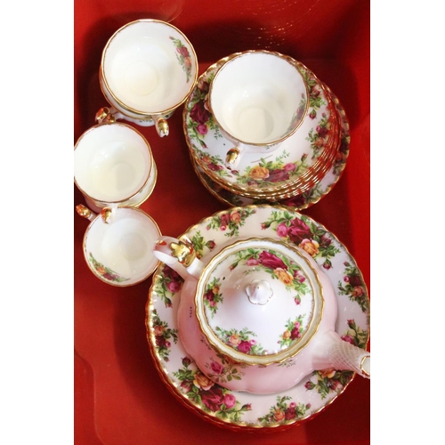 104 - Royal Albert 'Old Country Roses' tea, dinner & coffee ware to include 12 dinner plates, side plates,... 