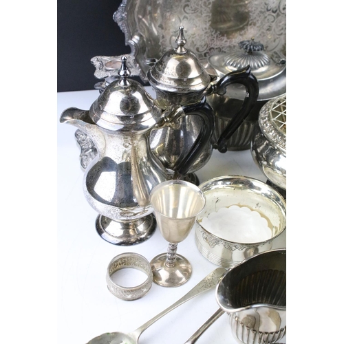 463 - Collection of silver plate to include a set of goblets with moulded stems, napkin rings, taste vin, ... 