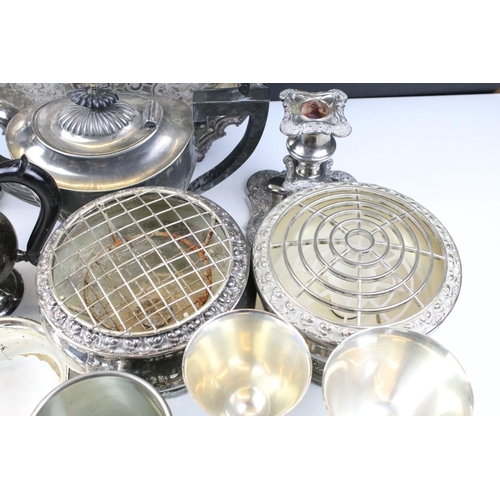 463 - Collection of silver plate to include a set of goblets with moulded stems, napkin rings, taste vin, ... 