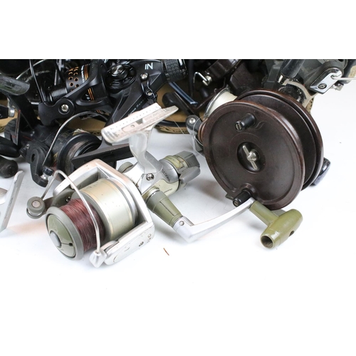 471 - Collection of mixed fishing reels to include Allcocks, Aerialite, MiamiJack Sirocco 60FD, Zebco Curs... 