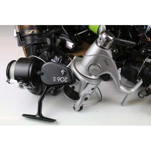 471 - Collection of mixed fishing reels to include Allcocks, Aerialite, MiamiJack Sirocco 60FD, Zebco Curs... 