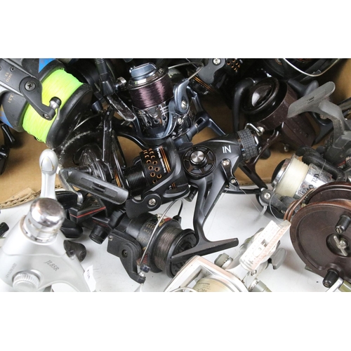 471 - Collection of mixed fishing reels to include Allcocks, Aerialite, MiamiJack Sirocco 60FD, Zebco Curs... 