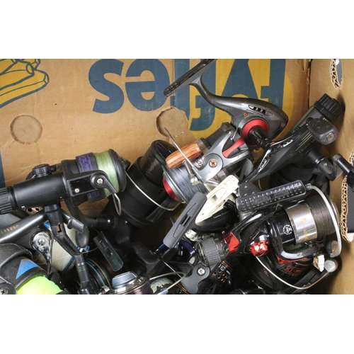 471 - Collection of mixed fishing reels to include Allcocks, Aerialite, MiamiJack Sirocco 60FD, Zebco Curs... 