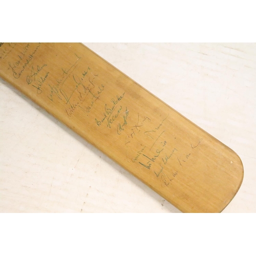 441 - Sports memorabilia - A cricket bat signed by the West Indies 1963 cricket team, as well as the Worce... 