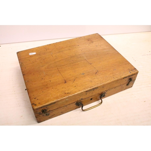 478 - Vintage art box housing Winsor & Newton oil colours set, a further paint set and palette (box measur... 