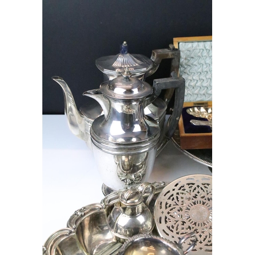 479 - Collection of mixed silver plate to include berry spoons, teapot, coffee pot, tankard, hot water jug... 