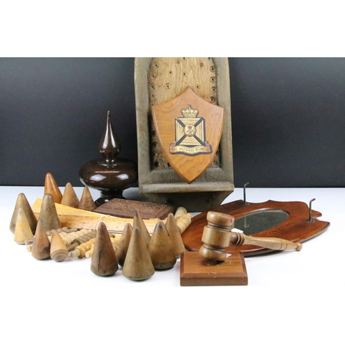 481 - Collection of wooden items / treen to include leadworking turnpins, mirror, auctioneer's gavel, 'The... 