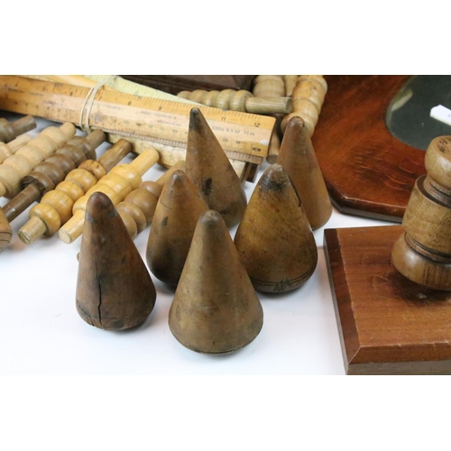481 - Collection of wooden items / treen to include leadworking turnpins, mirror, auctioneer's gavel, 'The... 