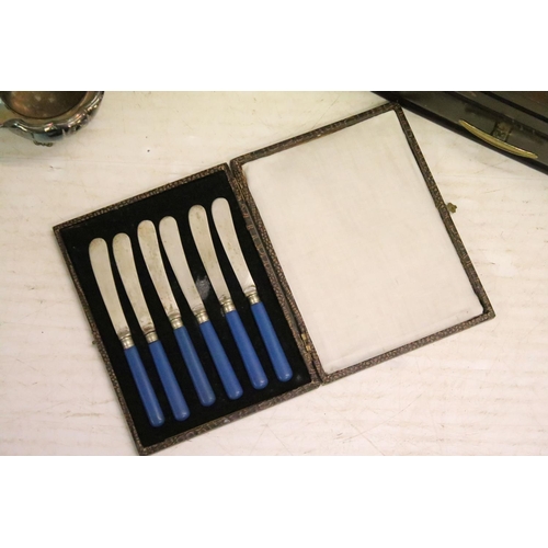 482 - Windsor Challis (Silver) Ltd twelve setting canteen of silver plated Kings pattern cutlery, together... 