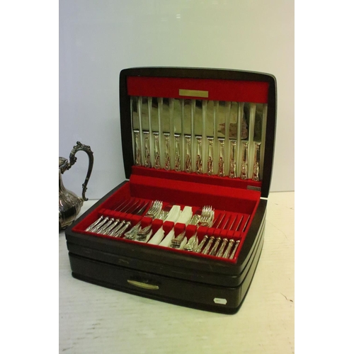 482 - Windsor Challis (Silver) Ltd twelve setting canteen of silver plated Kings pattern cutlery, together... 