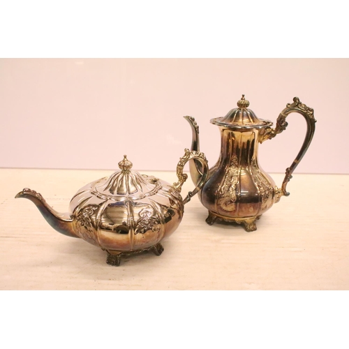 482 - Windsor Challis (Silver) Ltd twelve setting canteen of silver plated Kings pattern cutlery, together... 