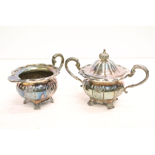 482 - Windsor Challis (Silver) Ltd twelve setting canteen of silver plated Kings pattern cutlery, together... 