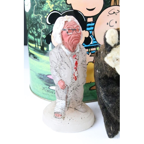 483 - Mixed collectables to include an early-to-mid 20th century clockwork toy with key, Peanuts bin, Supe... 