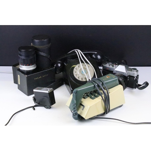 484 - Two vintage telephones to include 'The Queen's Silver Jubilee' telephone, a Mamiya MSX 500 camera, T... 