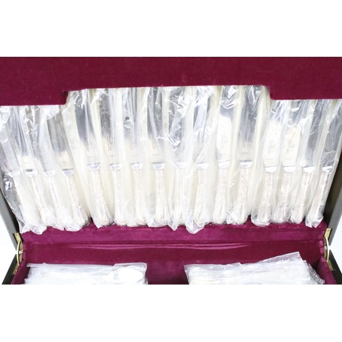 513 - K. Bright of Sheffield - An eight setting canteen of silver plated cutlery, together with a silver h... 