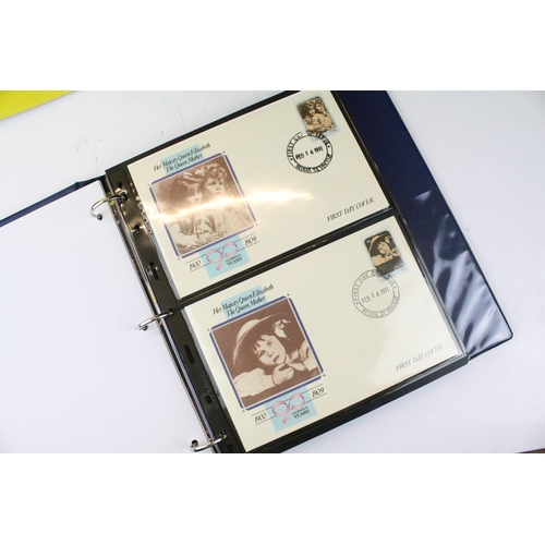 395 - Collection of postcards, cigarette cards, picture cards, first day covers, etc, featuring The Royal ... 