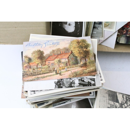 396 - Large collection of pre-WW2 postcards to include British and international examples, the subjects fe... 