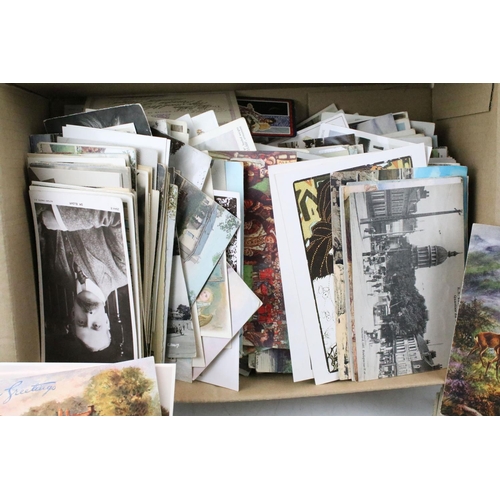 396 - Large collection of pre-WW2 postcards to include British and international examples, the subjects fe... 
