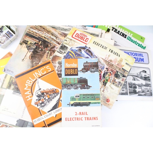 399 - Railwayana - A collection of vintage ephemera, books, booklets, cigarette cards (Wills+, 3 full sets... 