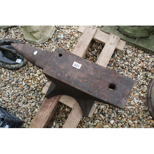 526 - Heavy duty blacksmiths anvil, approx 61cm W x 29cm H