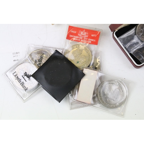 406 - Collection of coins / coin sets to include five proof year sets and a quantity of commemorative crow... 