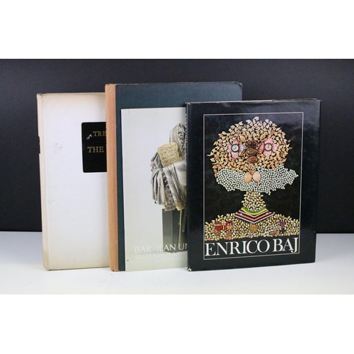 409 - Books - A small collection of books to include hardback art books, featuring 'Treasure of the Louvre... 