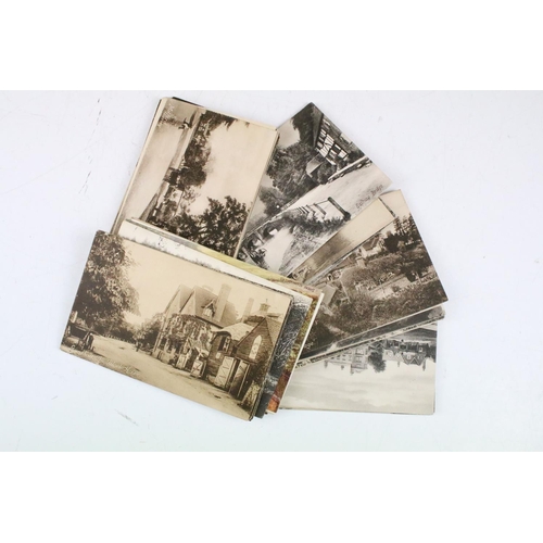 411 - Collection of around 600 Surrey postcards to include a large quantity of real photographic examples,... 
