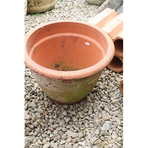 534 - Group of four terracotta garden planters (largest approx 43cm diameter), together with a five tier s... 