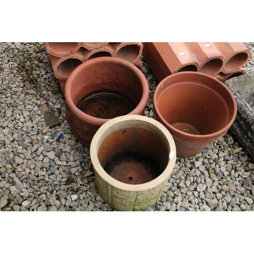 534 - Group of four terracotta garden planters (largest approx 43cm diameter), together with a five tier s... 