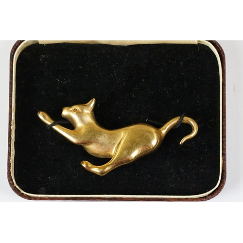 290 - Gilt pouncing cat brooch