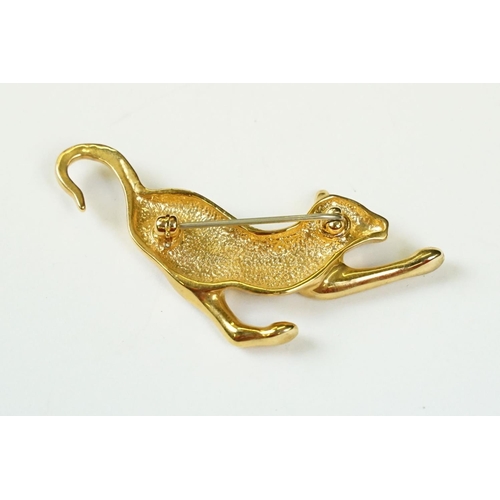 290 - Gilt pouncing cat brooch