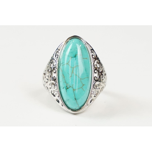 297 - A contemporary 925 sterling silver and turquoise ring, marked 925 to the verso.