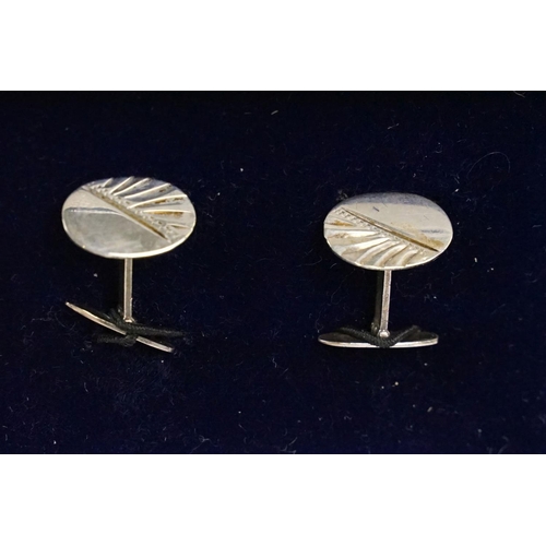 299 - Gents diamond cut cufflinks