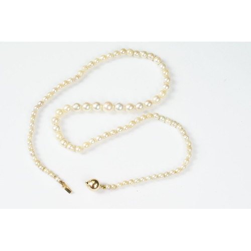 300 - Graduated pearl necklace with 9ct gold clasp