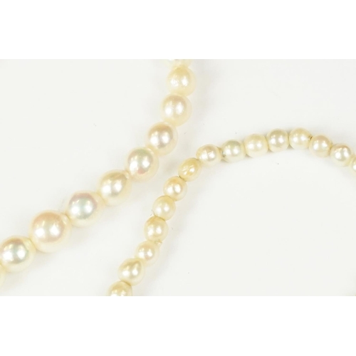 300 - Graduated pearl necklace with 9ct gold clasp