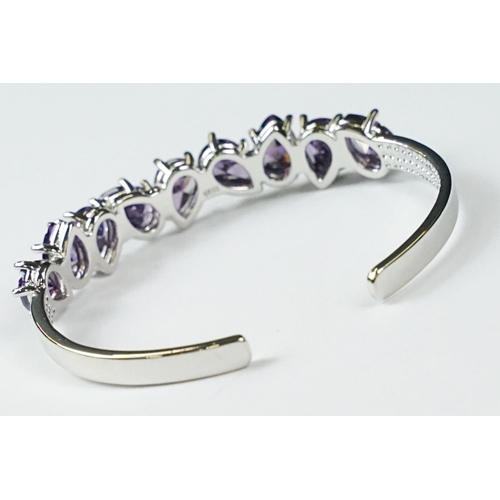 302 - A 925 sterling silver and amethyst bangle bracelet, marked 925 to the verso.