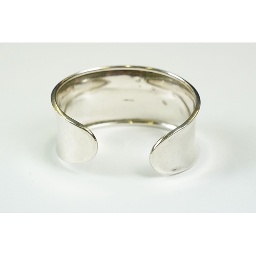 306 - Ladies silver cuff bangle