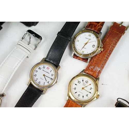 326 - Collection of ladies and gents watches