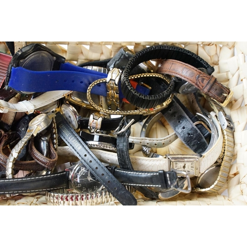 326 - Collection of ladies and gents watches