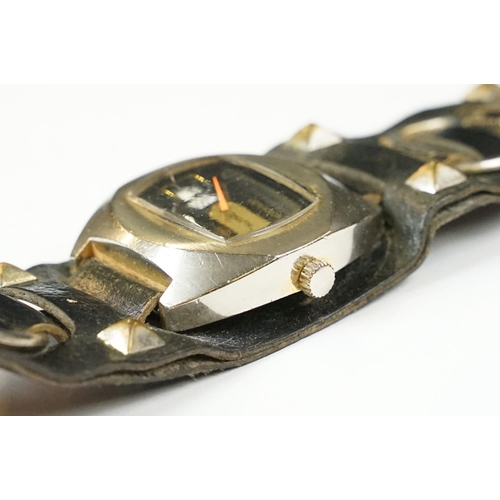 329 - Vintage Veranda jump hour digital gents watch