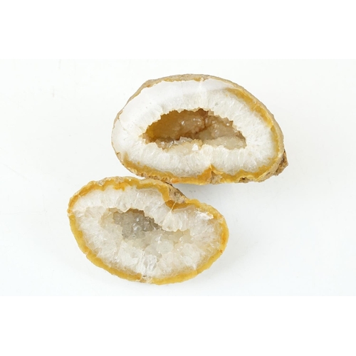 436 - Collection of mineral specimens to include geode, pyrite, crystals and amethyst grapes. Together wit... 