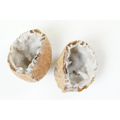 436 - Collection of mineral specimens to include geode, pyrite, crystals and amethyst grapes. Together wit... 