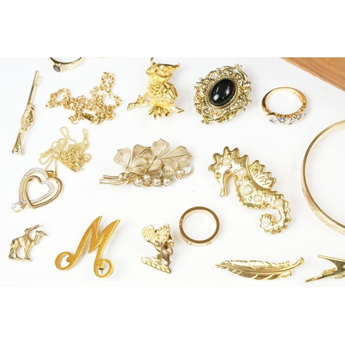 214 - Collection of gilt yellow metal and gold jewellery including brooches and bangles